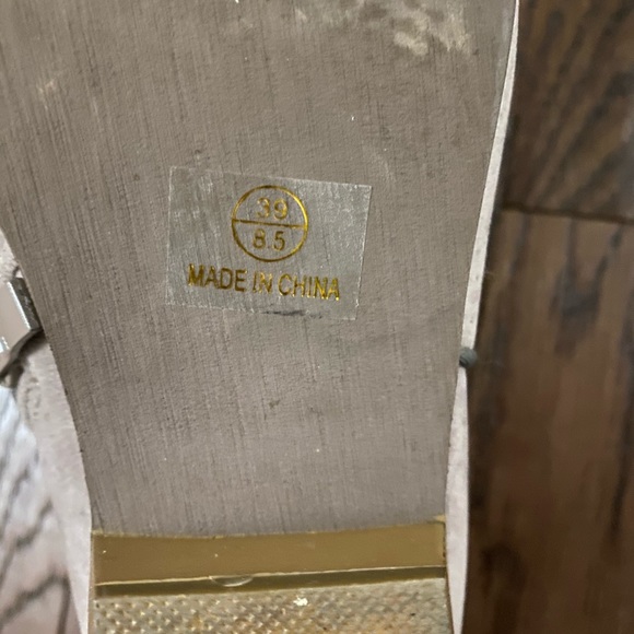 Shoes - Picture 4 of 4